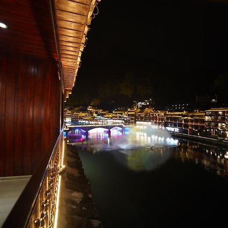 Fenghuang Ancient Town Lazy Cat Riverside Inn Extérieur photo