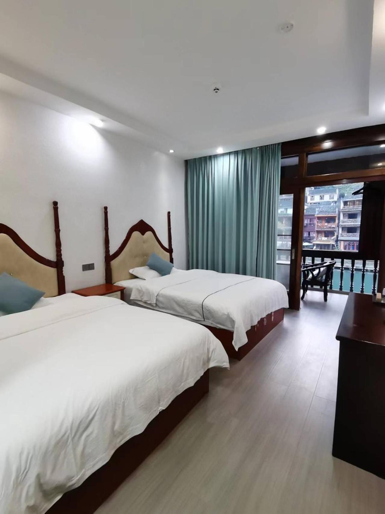 Fenghuang Ancient Town Lazy Cat Riverside Inn Extérieur photo