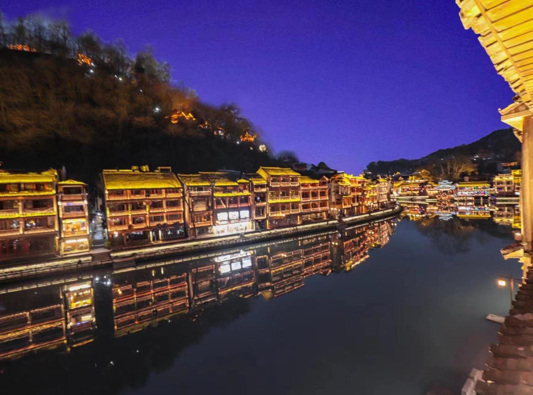 Fenghuang Ancient Town Lazy Cat Riverside Inn Extérieur photo