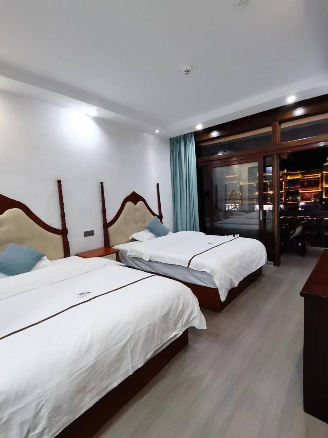 Fenghuang Ancient Town Lazy Cat Riverside Inn Extérieur photo