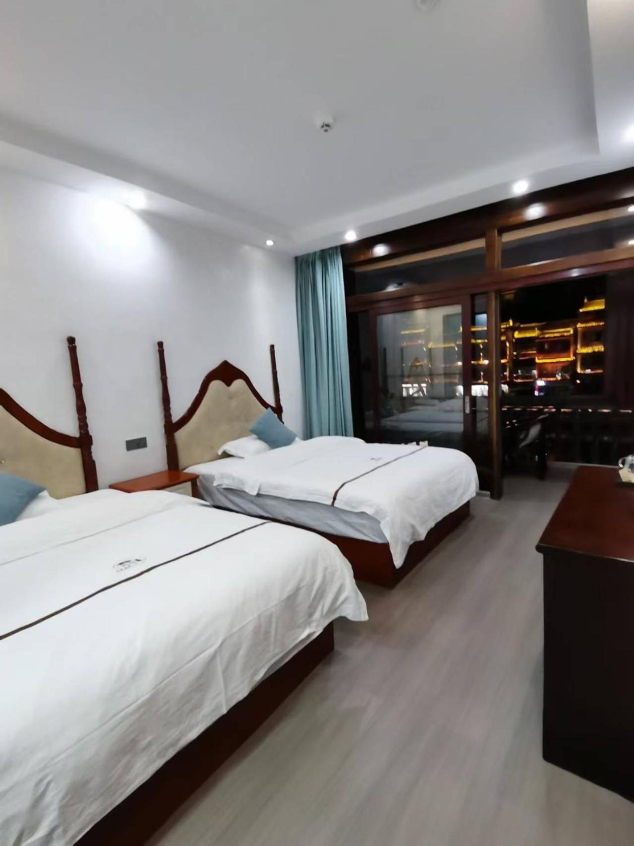 Fenghuang Ancient Town Lazy Cat Riverside Inn Extérieur photo