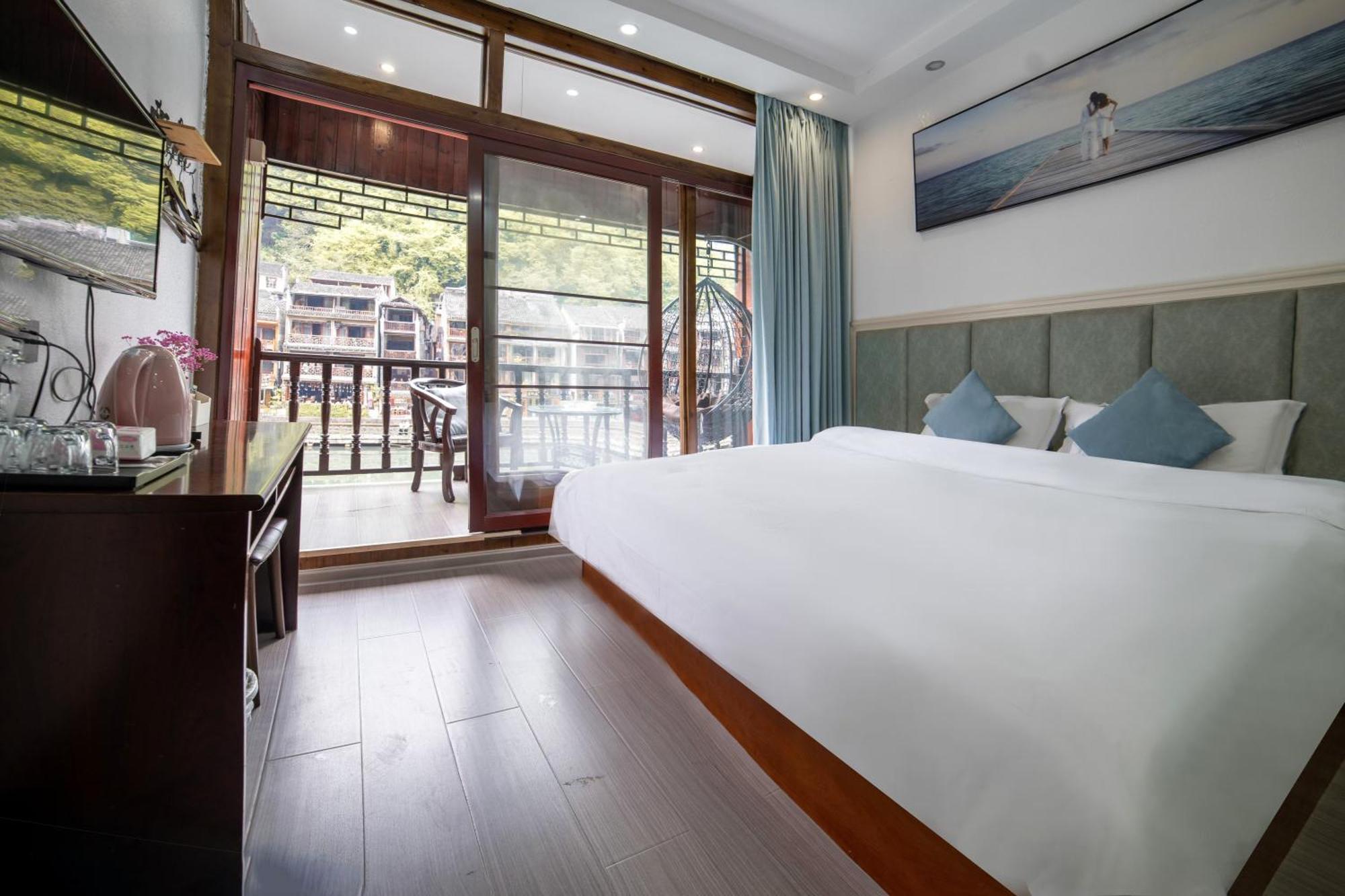 Fenghuang Ancient Town Lazy Cat Riverside Inn Extérieur photo