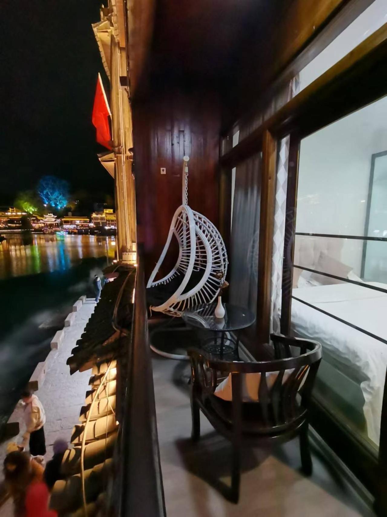 Fenghuang Ancient Town Lazy Cat Riverside Inn Extérieur photo