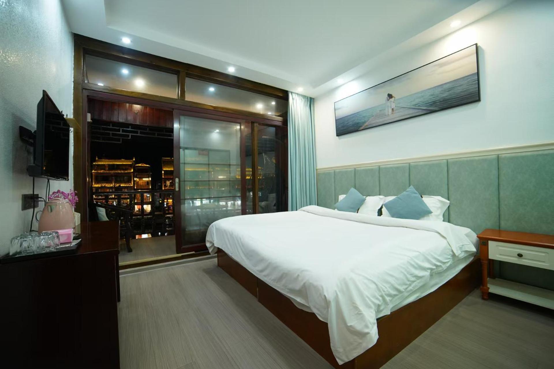 Fenghuang Ancient Town Lazy Cat Riverside Inn Extérieur photo