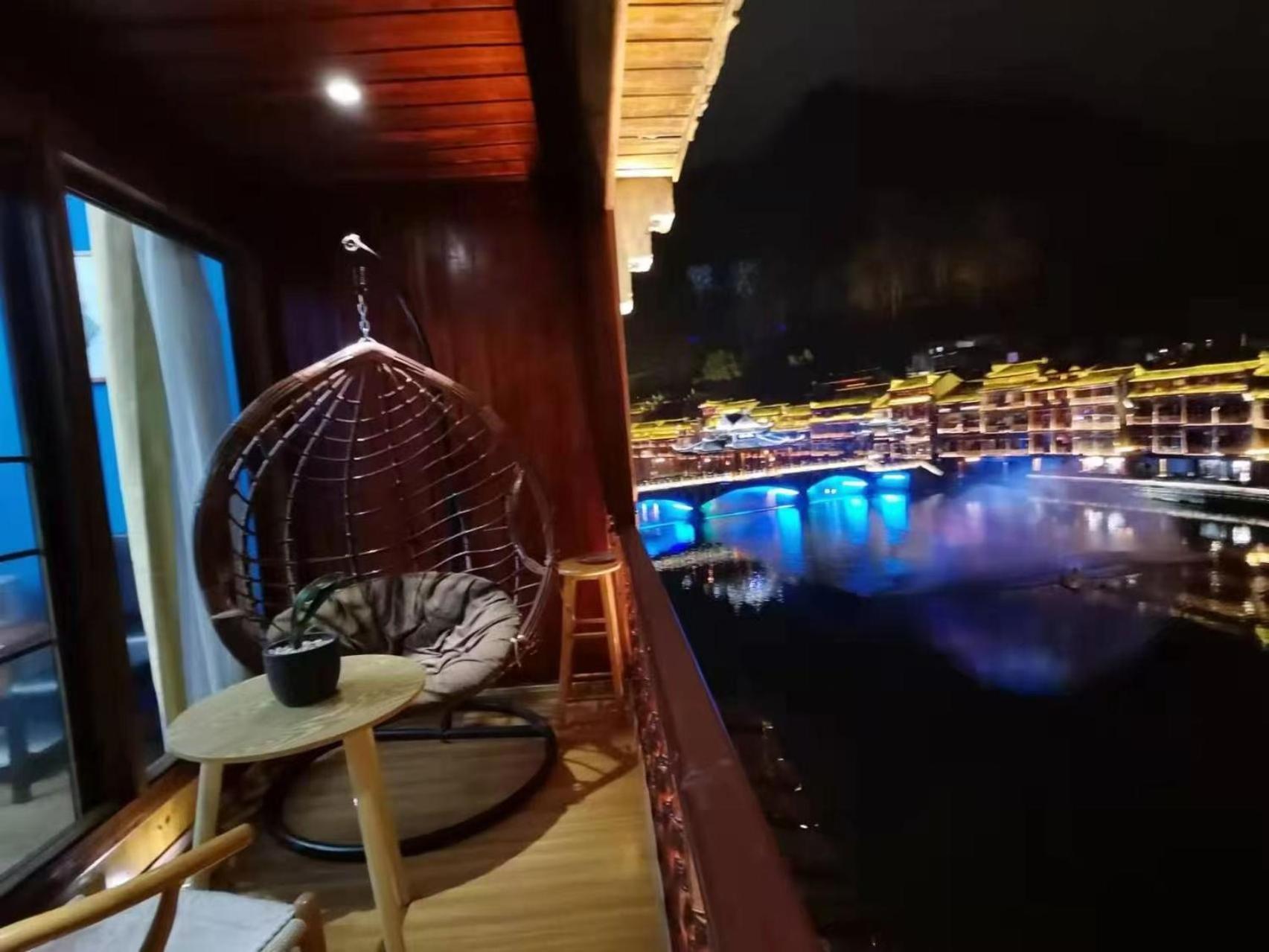Fenghuang Ancient Town Lazy Cat Riverside Inn Extérieur photo